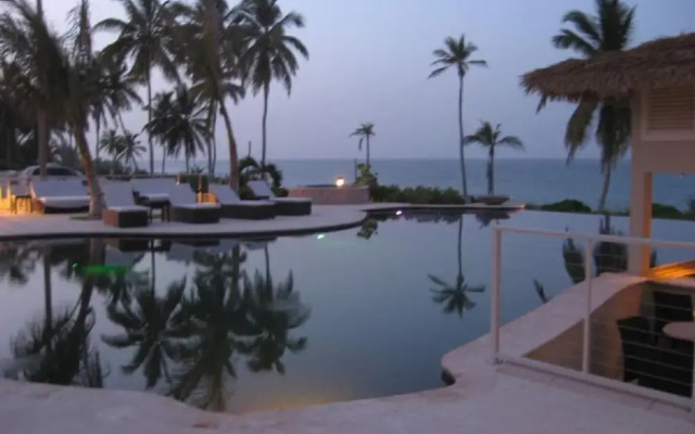 Caribbean Retreat: Private Villa With Panoramic Ocean Views