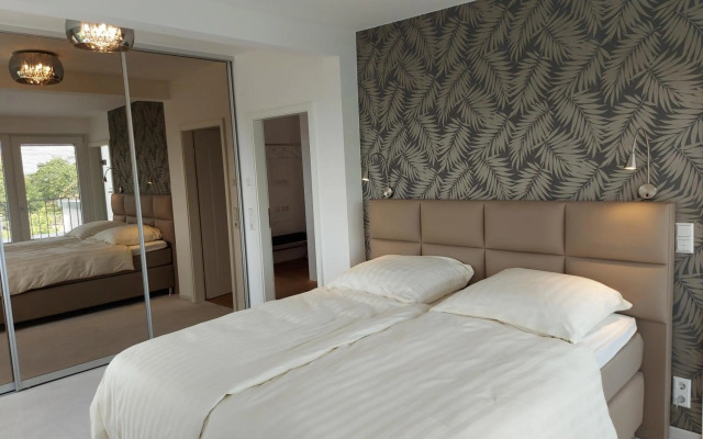 AT THE TOP - Penthouse über den Dächern der Stadt