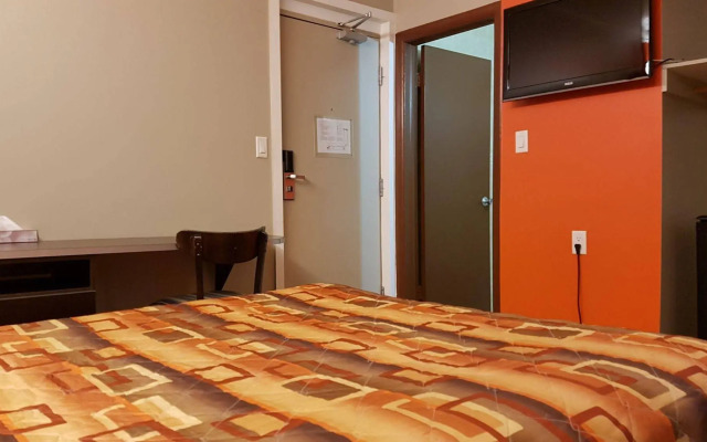 Budget Inn 2000