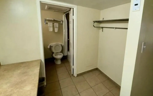 Big Chile Inn & Suites