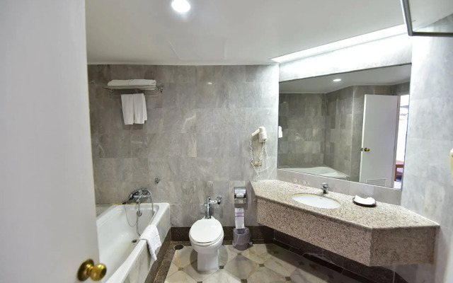 Thumrin Thana Hotel