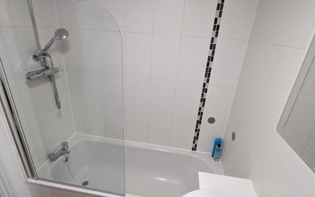 Greenhithe Flat-kent- 20 Mins to London-petsok