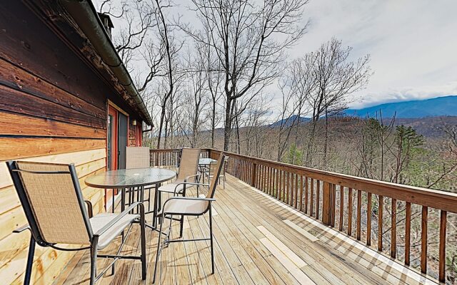 New Listing! Great Smoky W/ Hot Tub 3 Bedroom Home