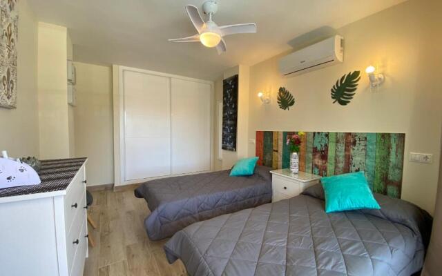 Modern 1 Bedroom Seaside Apartment with Pool