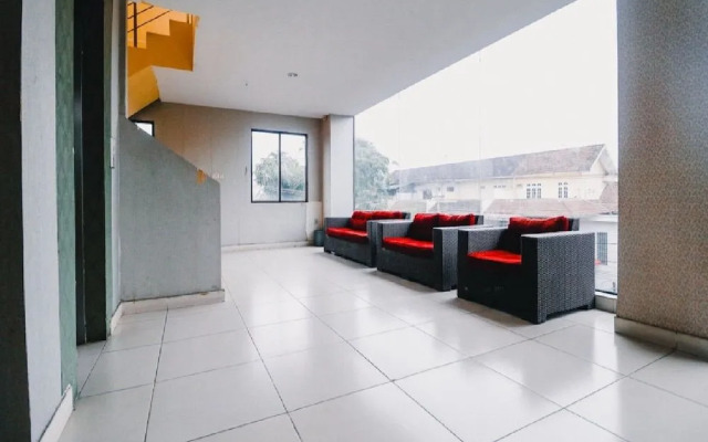 RedDoorz Plus near Cambridge City Square