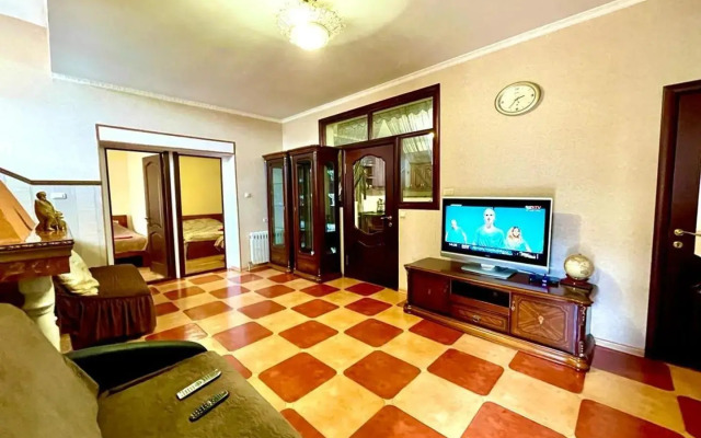 Дом на переулке Буачидзе 2