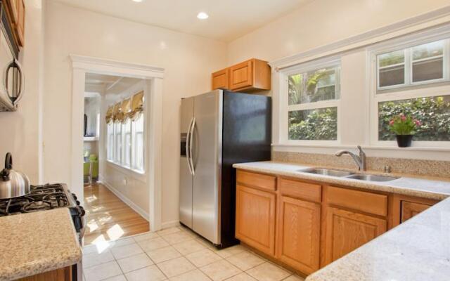 Hollywood Beachwood Retreat by LuxPads