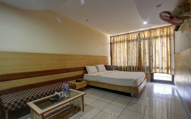 SPOT ON 40409 Hotel Rajsangam International