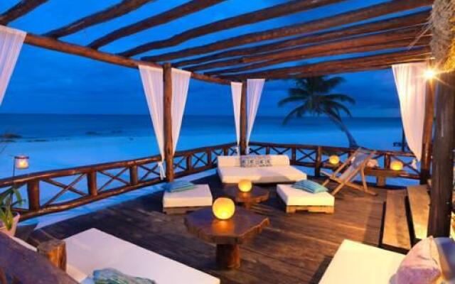 Hemingway Romantic Resort