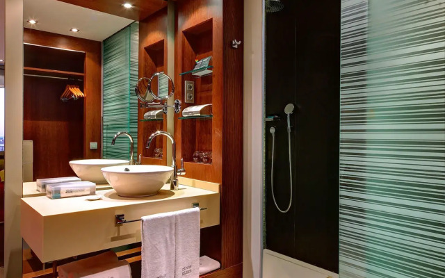 Olivia Plaza Hotel