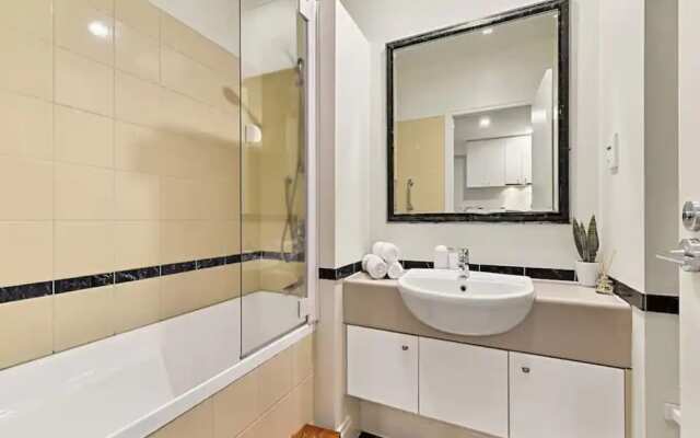 Spacious Apartment In Central Auckland