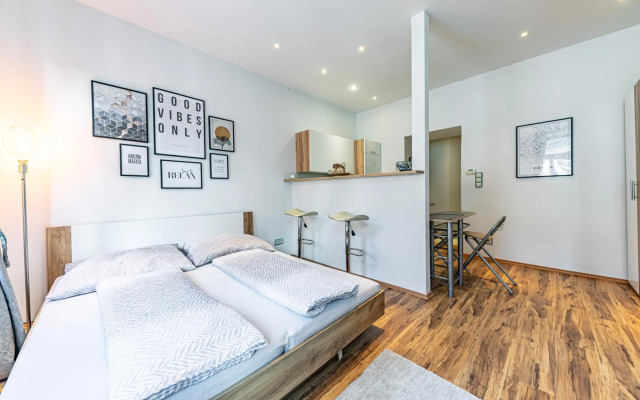 COZY + TRENDY by JR City Apartments