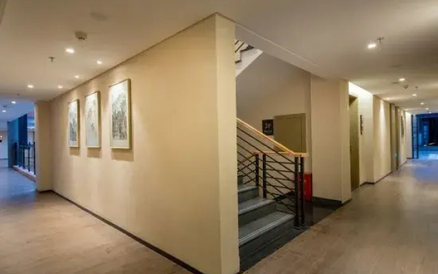 Mingyue Mountain Chancha Hot Spring Hotel
