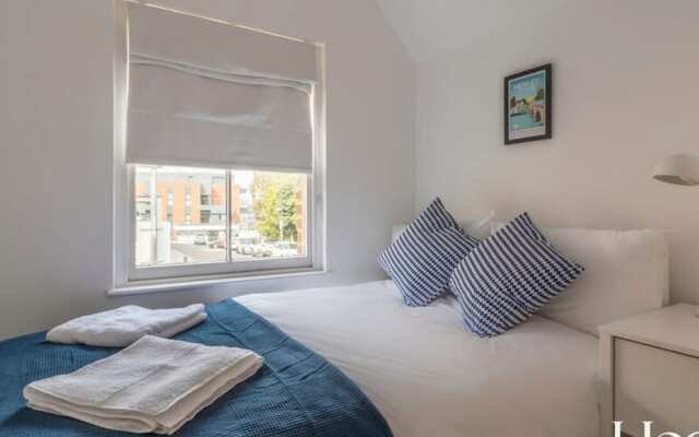 Stunning Character House In The Centre of Henley