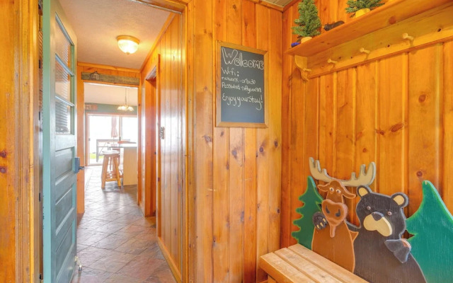 Kalkaska Retreat: Private Hot Tub, Dock, Fireplace