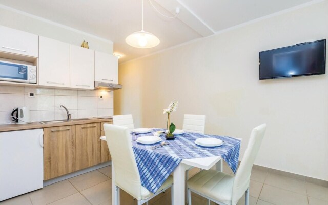 Awesome Home in Pinezici With Wifi and 2 Bedrooms