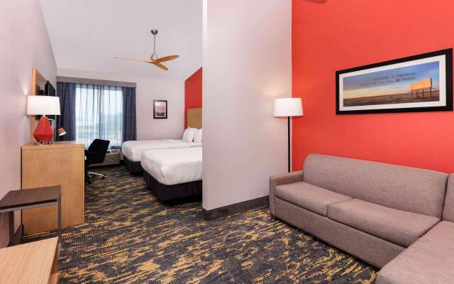 La Quinta Inn & Suites by Wyndham Dallas - Las Colinas