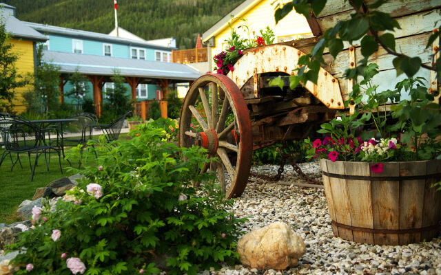 Holland America Dawson City Inn