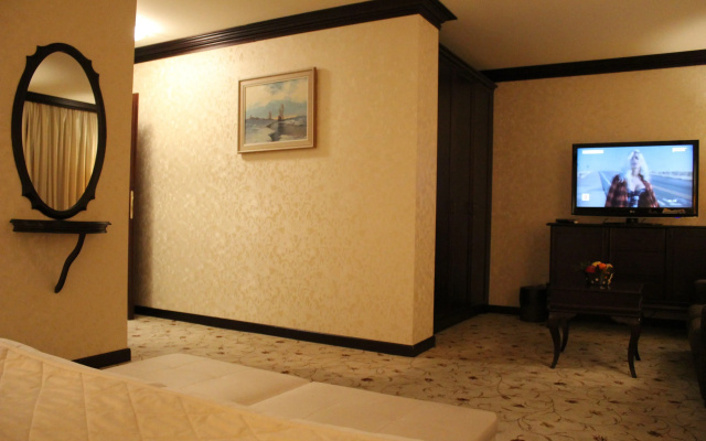 Shiroka Laka Hotel