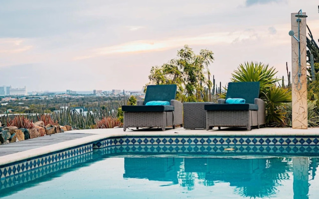 Hillside Retreat in Noord