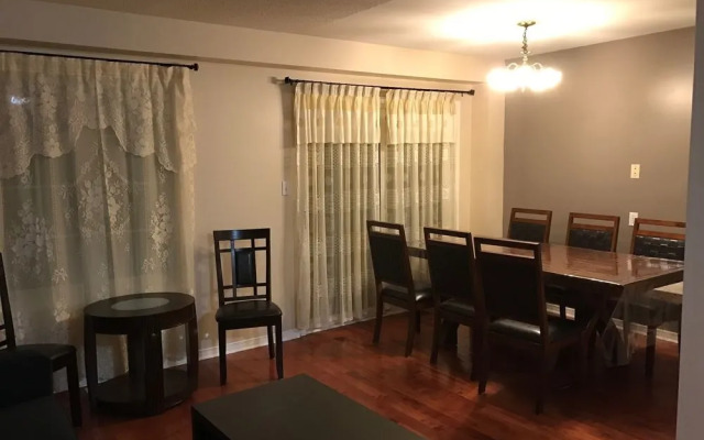 QuickStay - House by The Lake (3Bdrm Near Go Station)