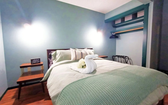 Golden Mountain View Suites