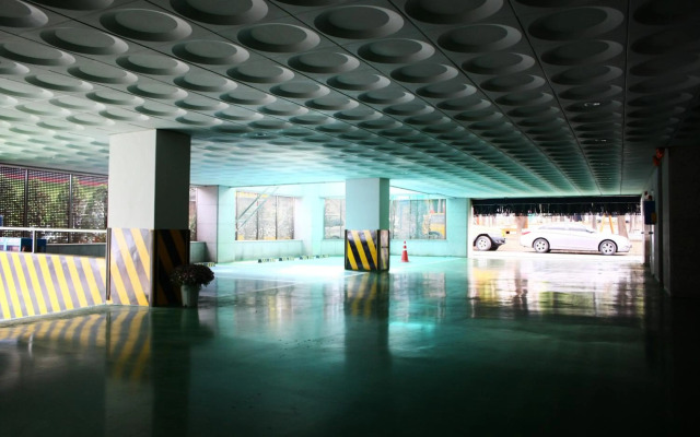 Metropol Tourist Hotel