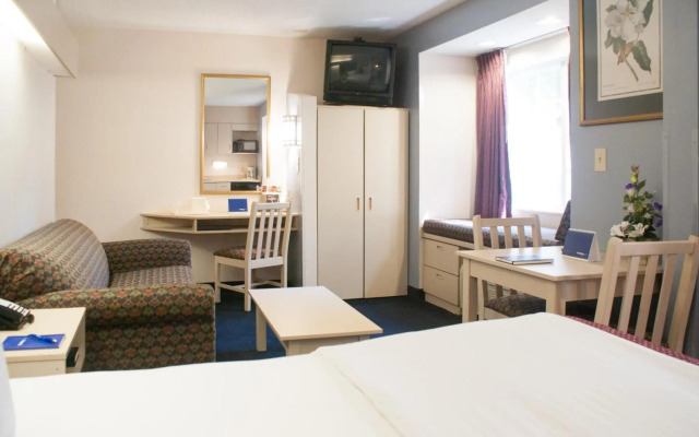 Hometown Inn & Suites Jacksonville - Butler Blvd./Southpoint