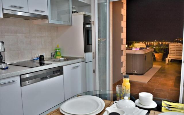 Apartments with a parking space Podstrana, Split - 8616