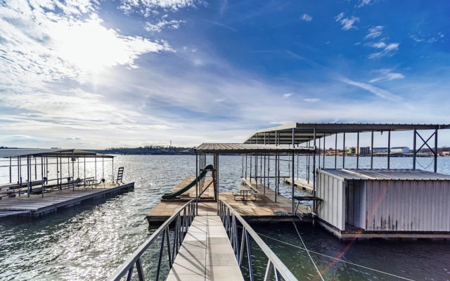 Redbud Retreat Amenity-filled Waterfront Home!