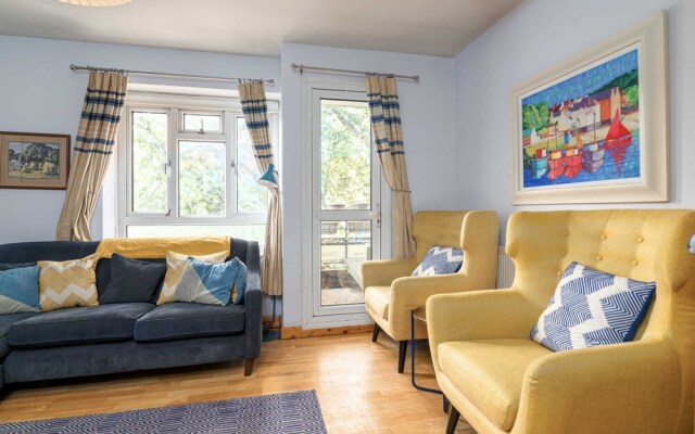 Charming 1BR Highbury Flat With Balcony