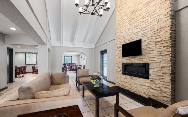 Days Inn by Wyndham College Park Airport Best Road