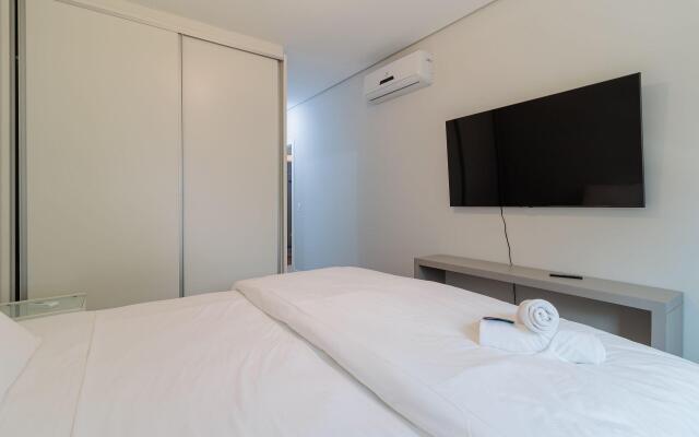 Apto luxuoso a 230m da praia de Jurerê VJE301