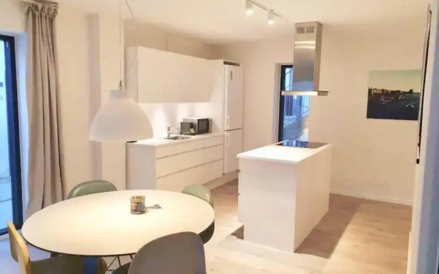 Fantastic Apartment w French Balcony