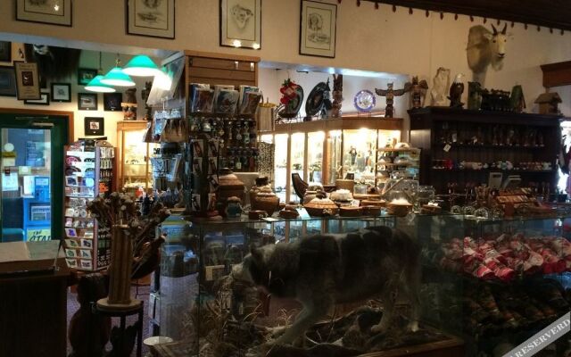 Totem Hotel and Suites