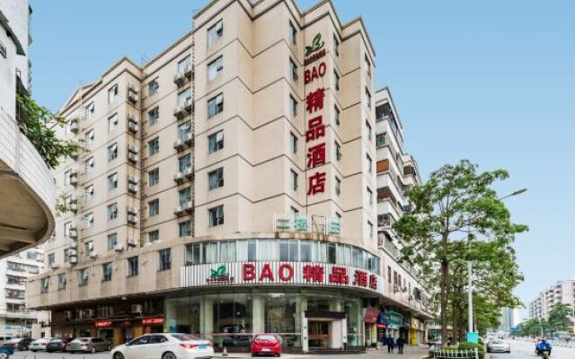 Bao Chain Hotel (Zhaoqing Railway Station Sports Center)