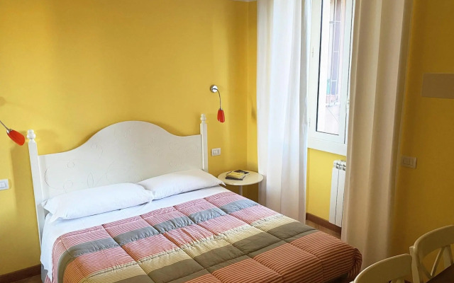 Luna Rossa Roma Guest House