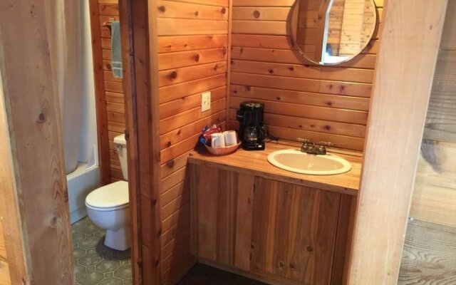 Whistling Swan Motel