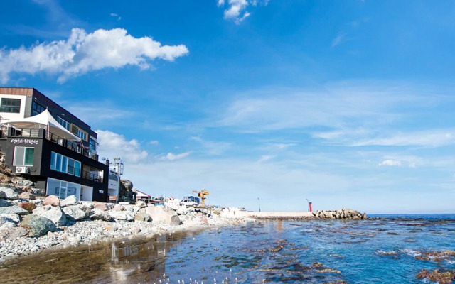 Pohang Couple Stone Pension