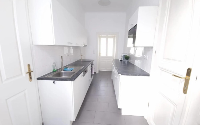 Herzlich Willkommen - Küss die Hand 3