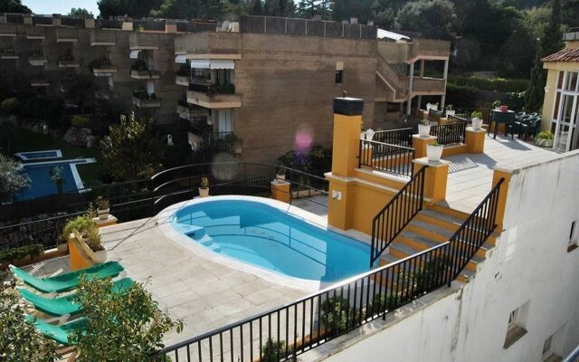 Apartaments AR Monjardí