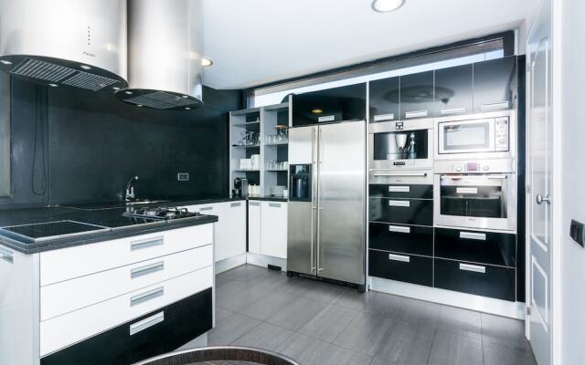 HomeHolidaysRentals Adonis