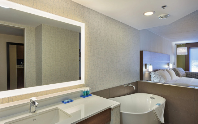 Holiday Inn Express & Suites Belleville by IHG