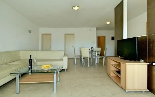 Awesome Home in Umag With 2 Bedrooms