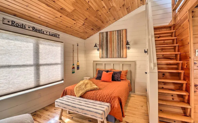 Pet-friendly Studio w/ Loft & Mountain Views!