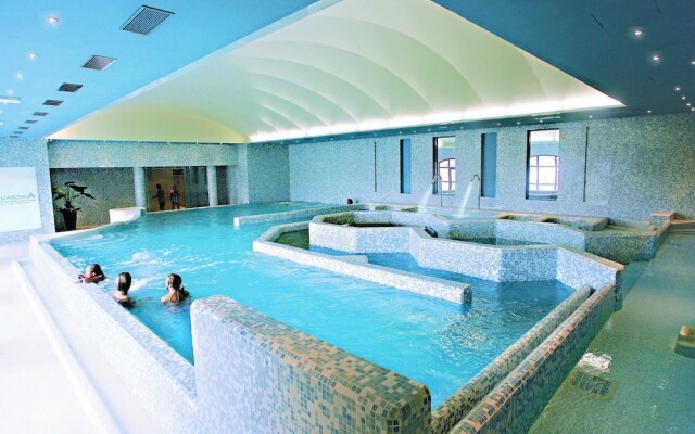 Nice Villa With Dishwasher and Whirlpool, Golfcourse at 1 km