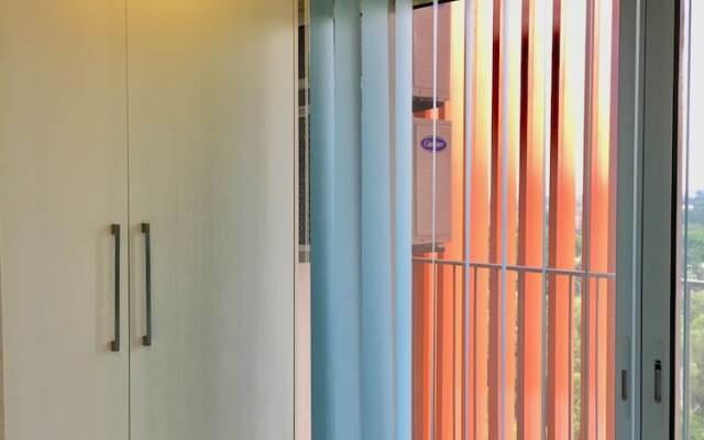 Suria Jelutong Cozy Studio by BeeStay