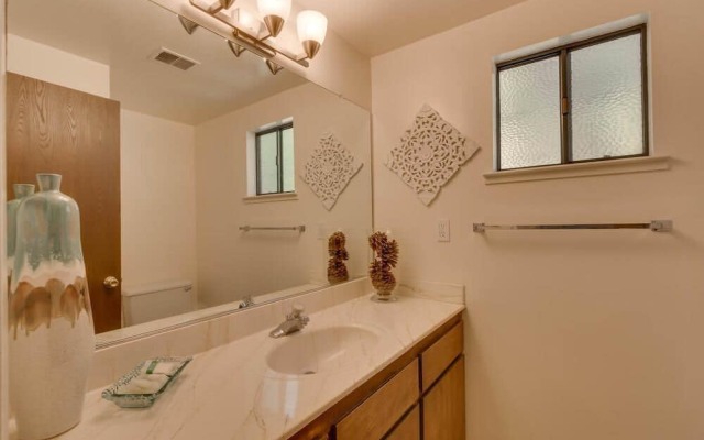 The Knotty Bear - Three Bedroom Home