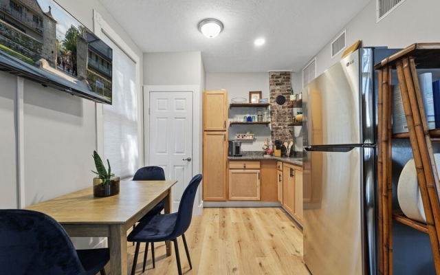 Downtown Getaway - Unit B