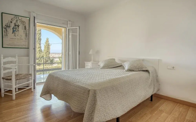Pretty Apartment With Balcony